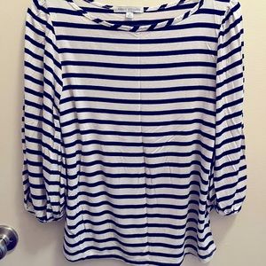 White and blue striped quarter sleep blouse.